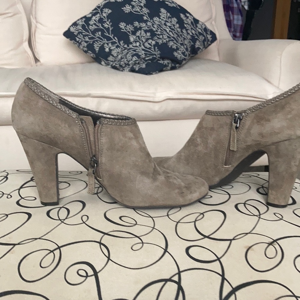 Tahari Suede shooties.  Fabulous greige color